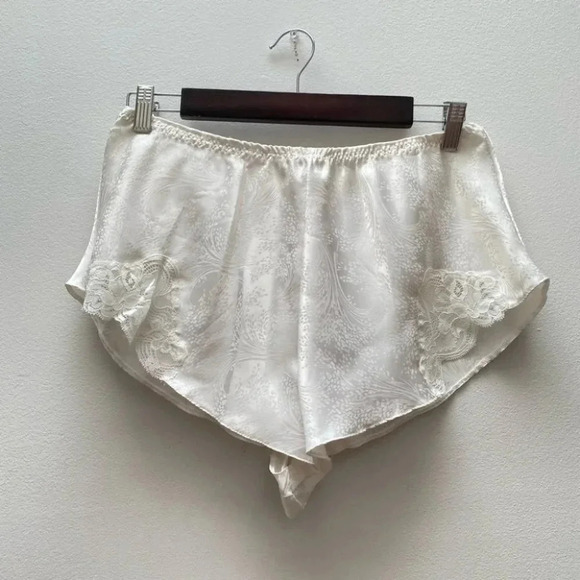Vintage - Kayser Satin Lace Shorts - White - Picture 7 of 11